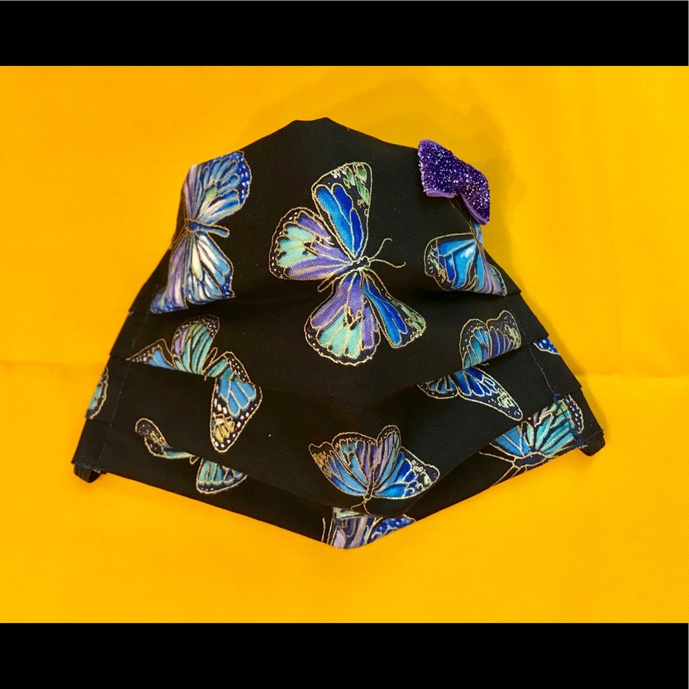 Face mask with filter pocket